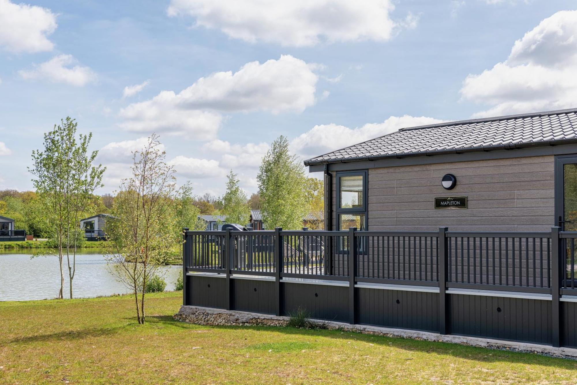 Ella Lodge Lincoln Luaran gambar